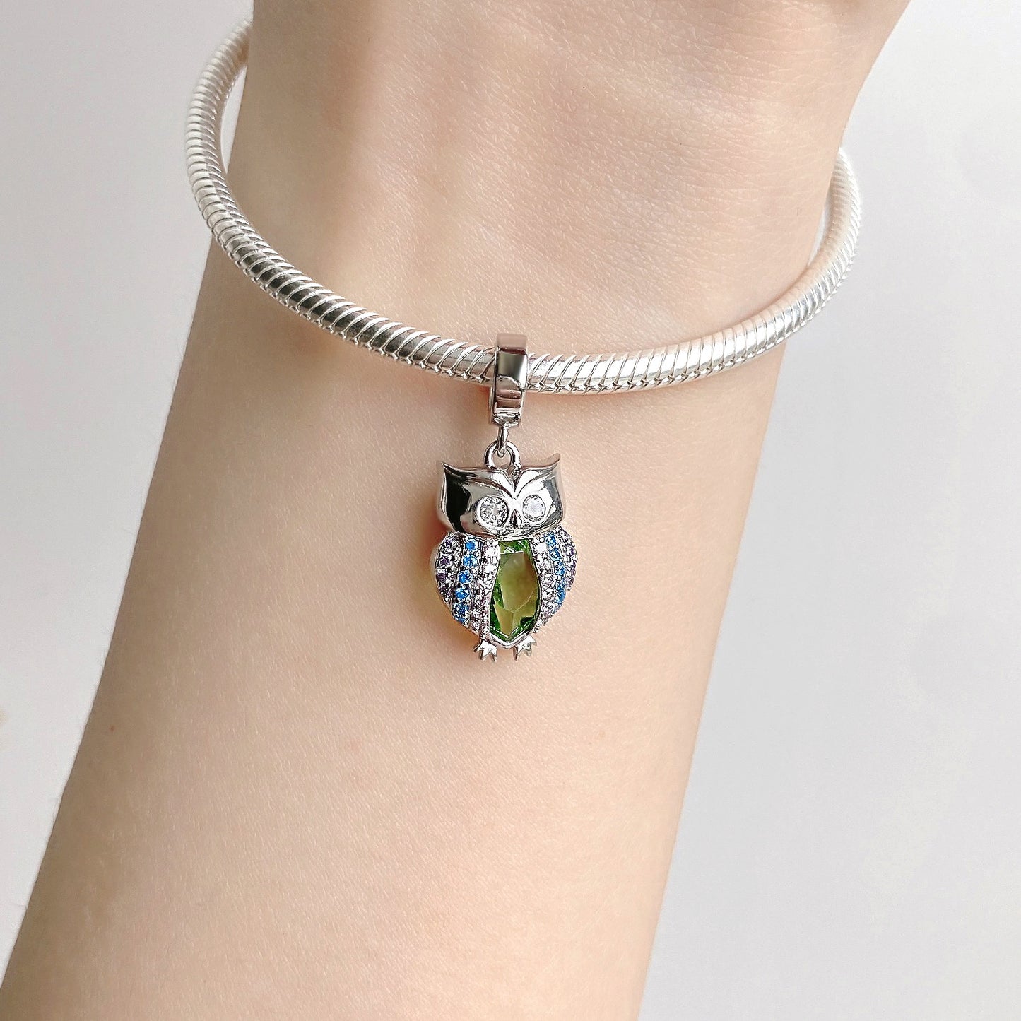 Green-bellied owl Bead