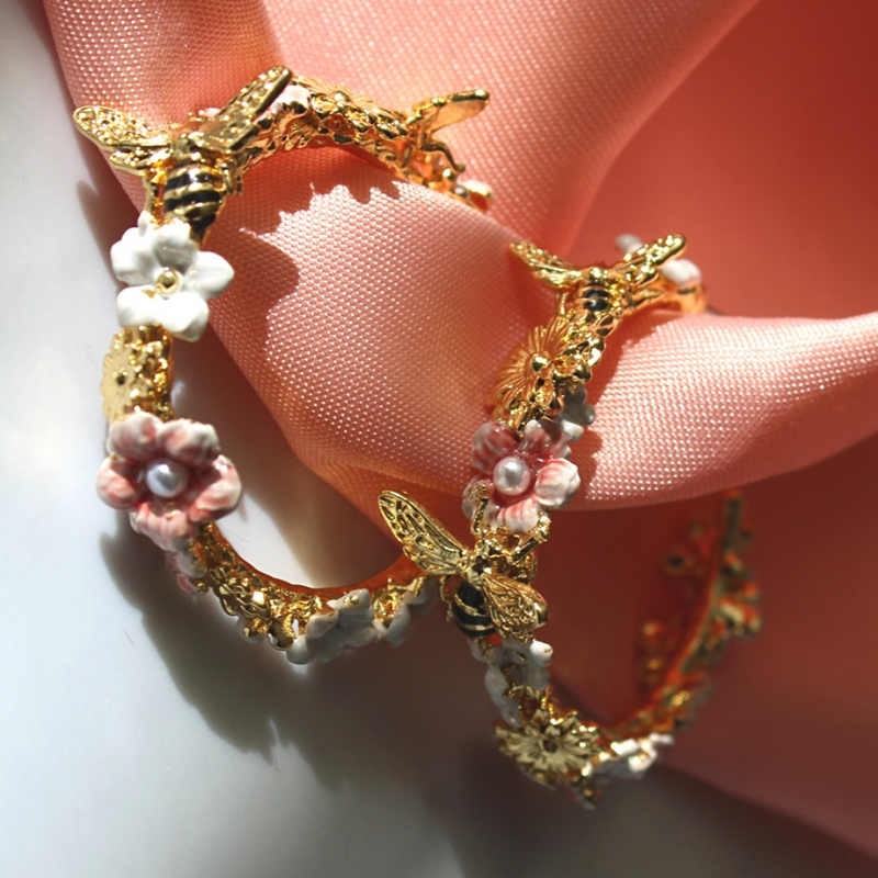 Inlaid Bee Painted Petals Sets