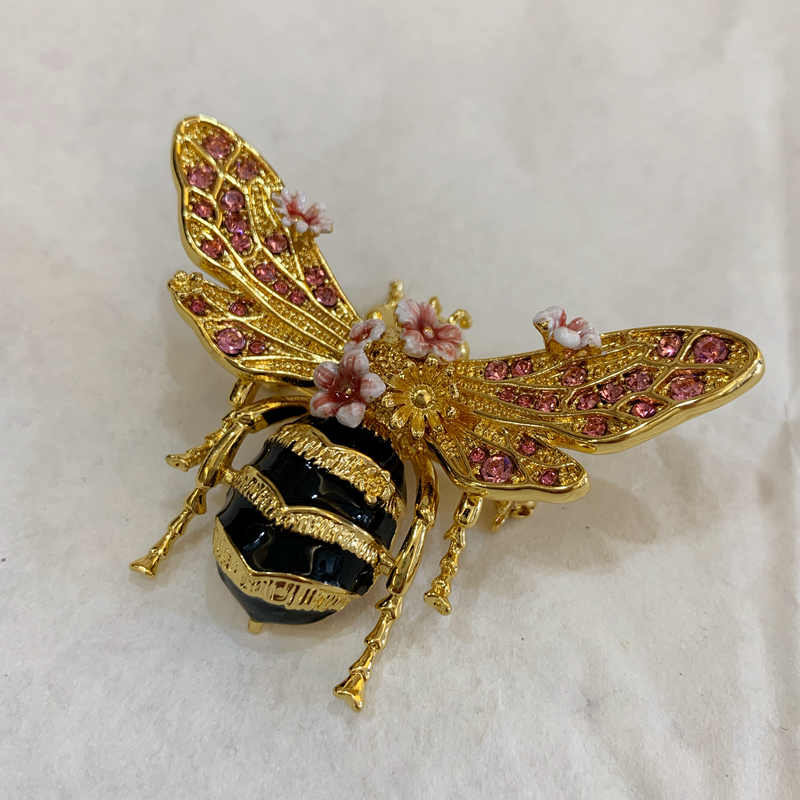 Inlaid Bee Painted Petals Sets